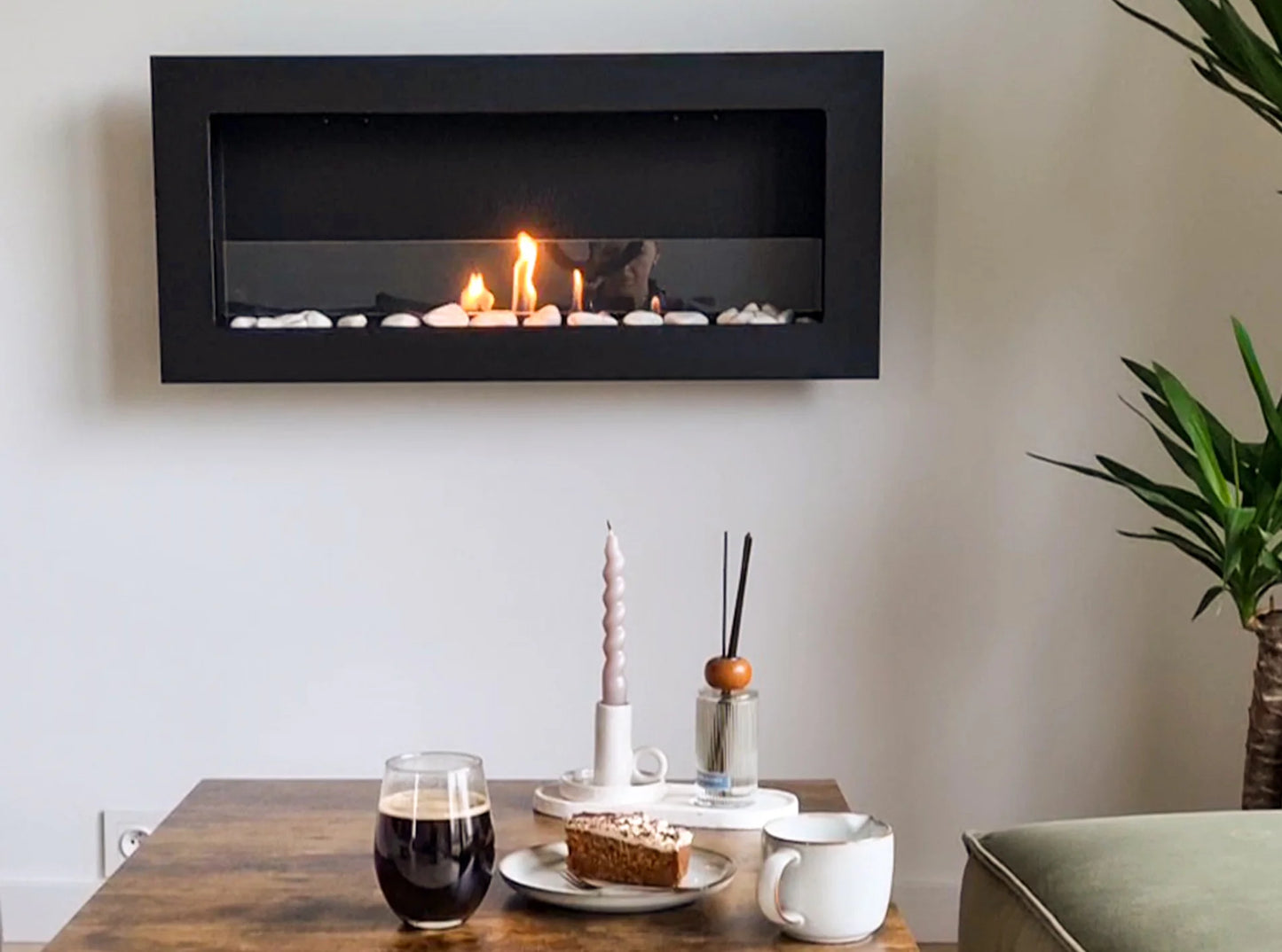 Bioethanol-Wandkamin 900x400 Slim schwarz mit Glas – moderner Kamin ohne Schornstein