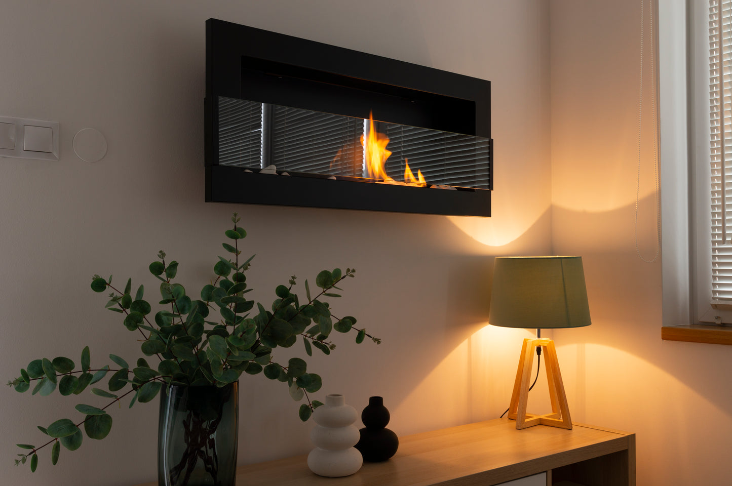 Bioethanol-Wandkamin 900x400 Slim schwarz mit Glas – moderner Kamin ohne Schornstein