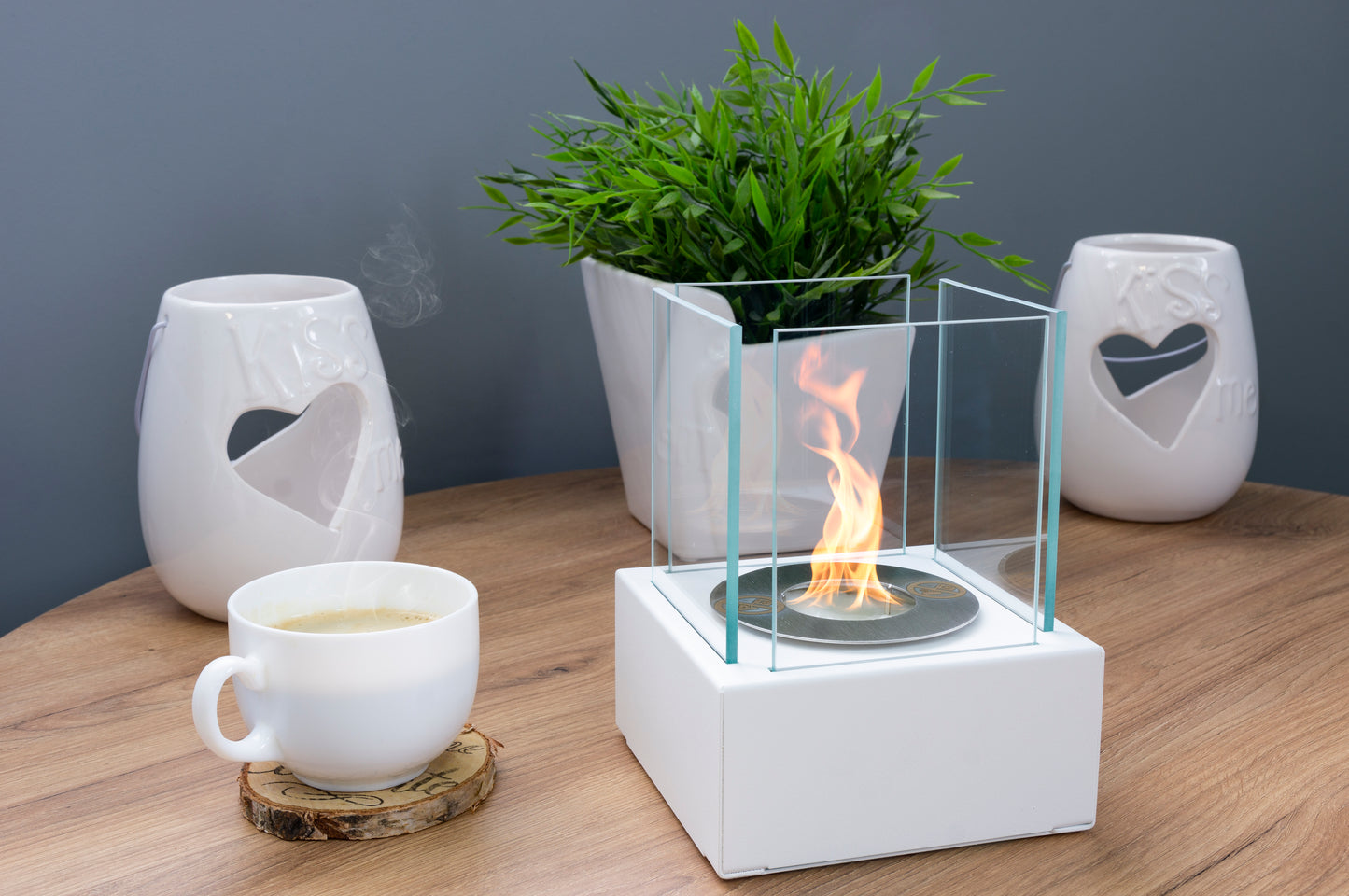 Bioethanol-Kamin Smart weiß – kompakter Dekokamin mit Glas